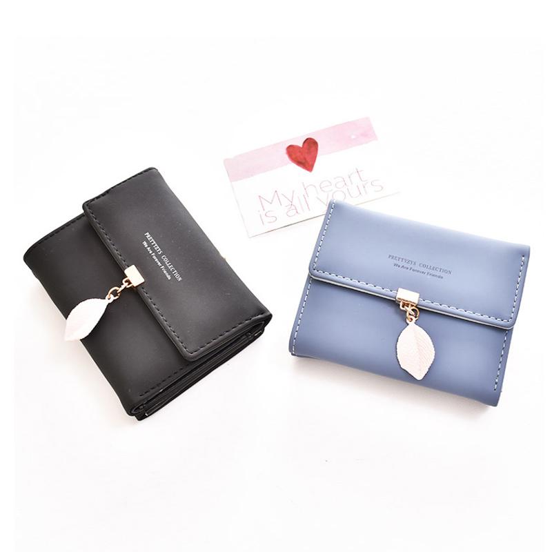 Cartera tríptico corta con hojas