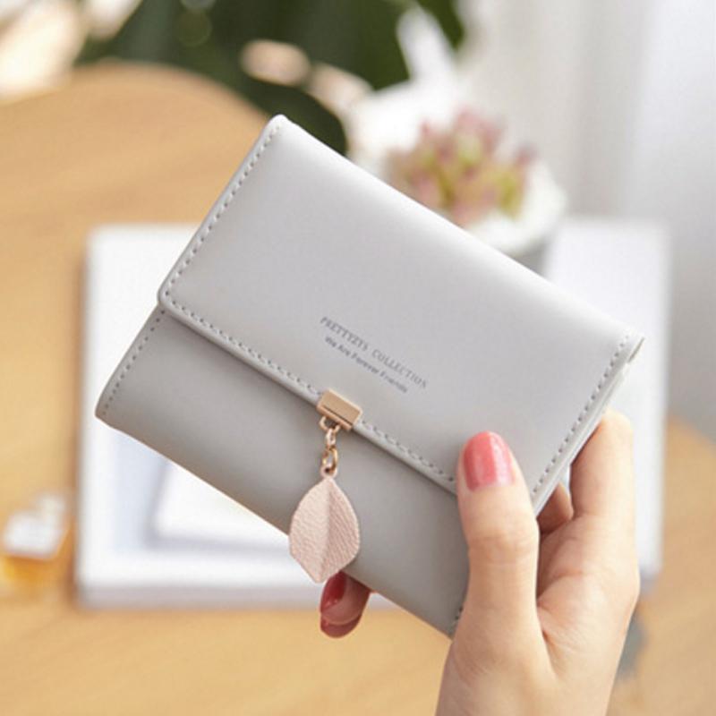 Cartera tríptico corta con hojas
