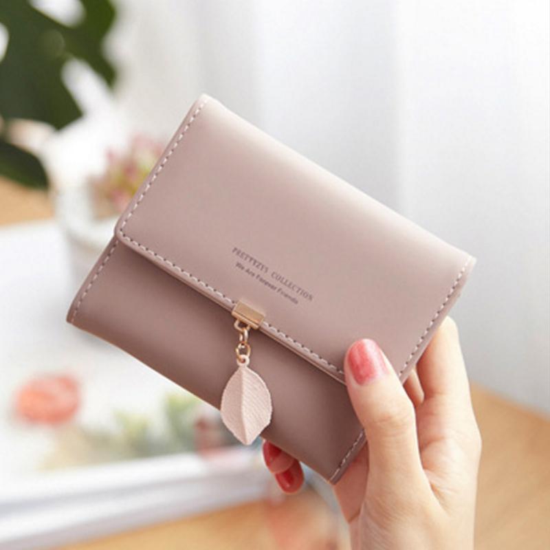 Cartera tríptico corta con hojas