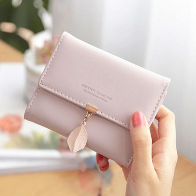Cartera tríptico corta con hojas