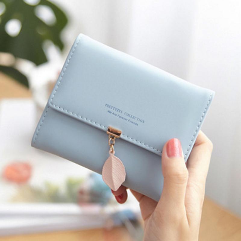 Cartera tríptico corta con hojas