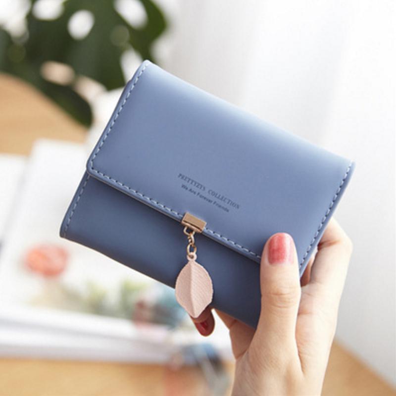 Cartera tríptico corta con hojas