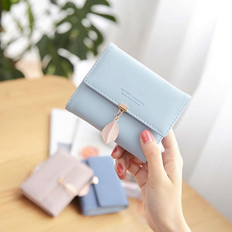 Cartera tríptico corta con hojas